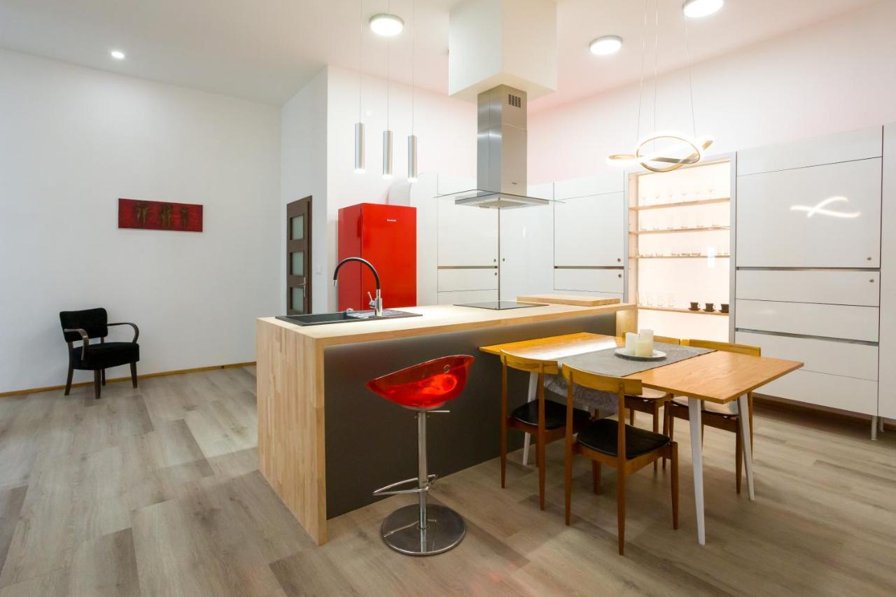 Luxusni Velky Apartman S Terasou V Centru Litomysle Exterior photo