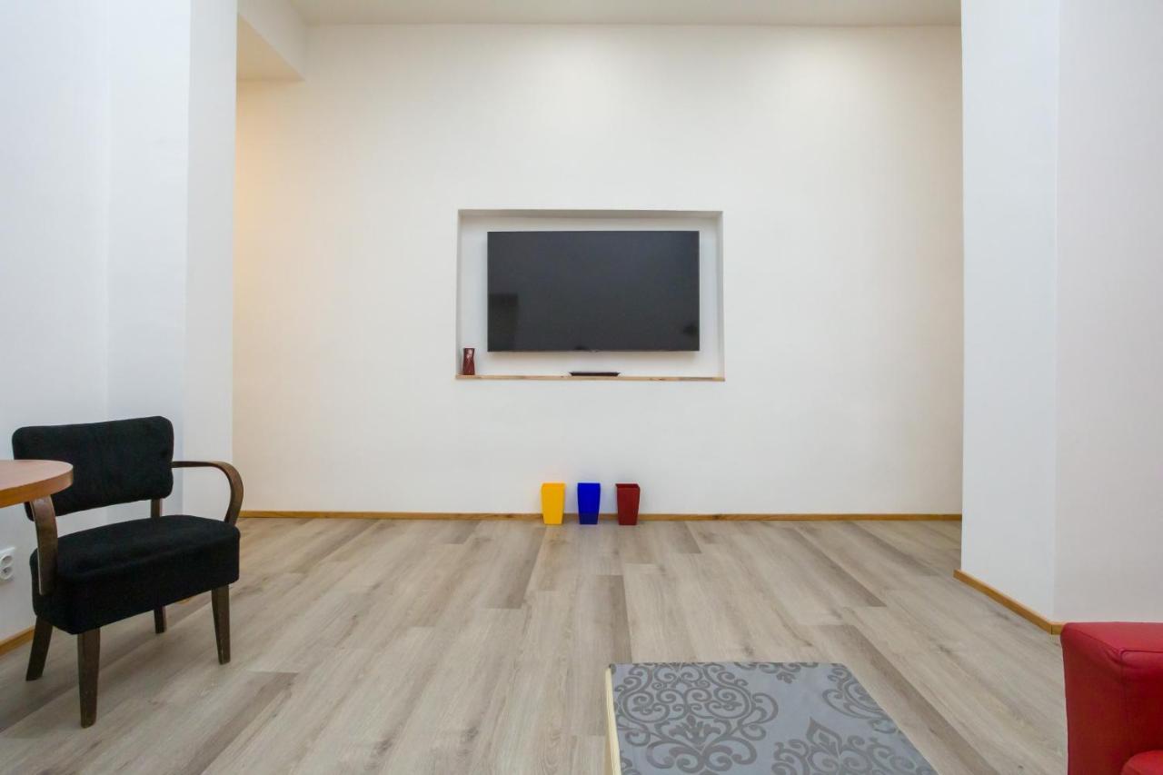 Luxusni Velky Apartman S Terasou V Centru Litomysle Exterior photo